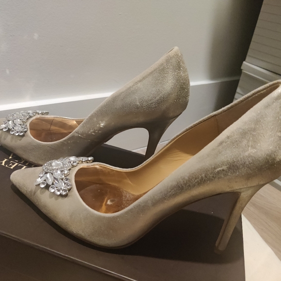 Badgley Mischka Serra Pump - Picture 4 of 7